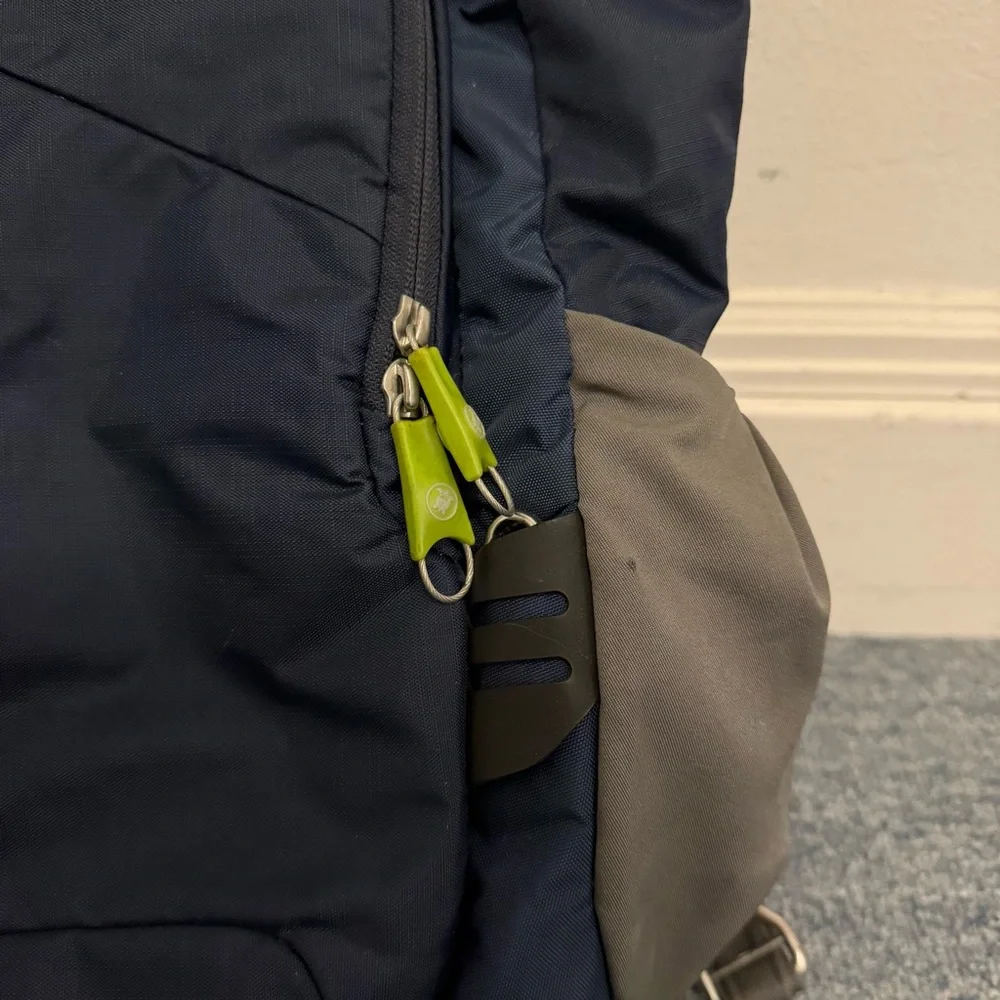 Pacsafe Venturesafe 15L GII Backpack - read - Picture 2 of 6